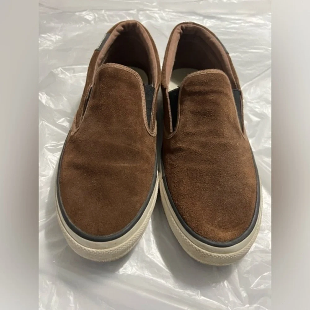 Converse men’s low tops Slip on shoes, size 9.5, brown